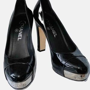 CHANEL Trendy - Chrome Name Plate Logo - Black Patent Leather High Heel 39 8.5